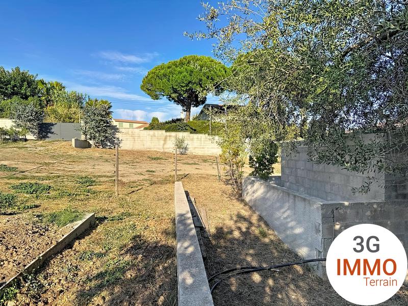 Terrain constructible - 973 m²