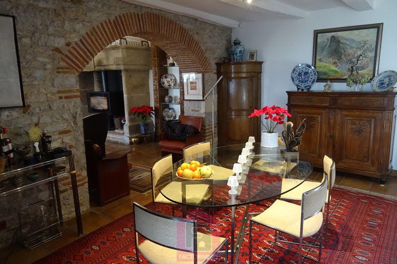 Propriété - 310 m² - 9 pièces