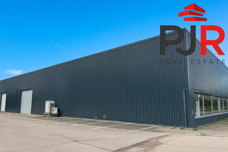 Local d'activités - 1 251 m²