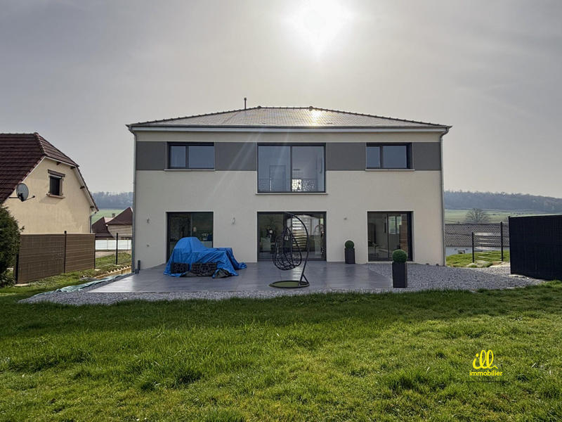 Maison - 245 m² - 6 pièces