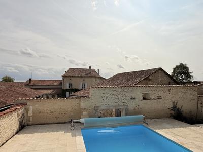 Maison - 260 m² - 7 pièces