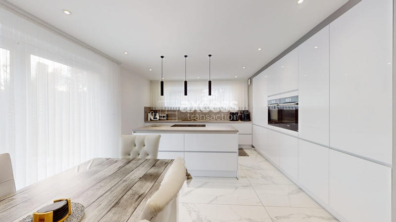 Maison - 180 m² - 6 pièces