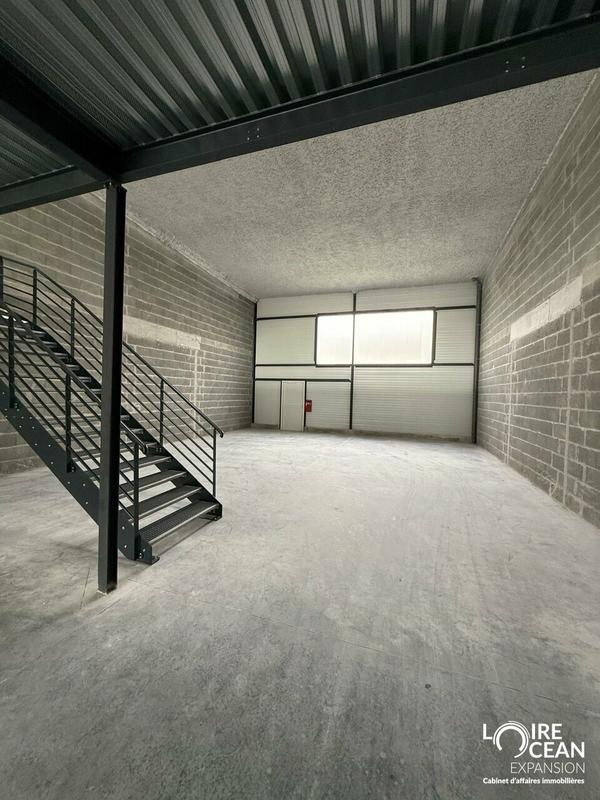Entrepôt - 300 m²