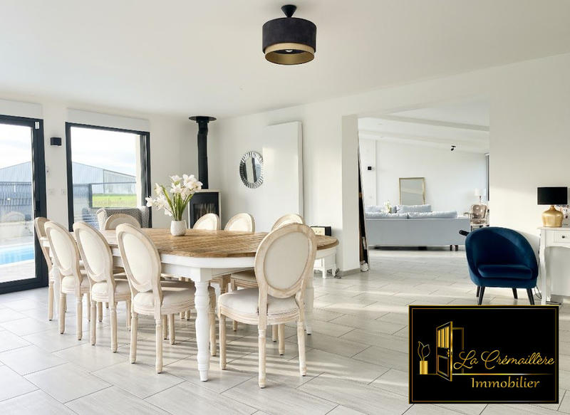 Maison - 270 m² - 9 pièces