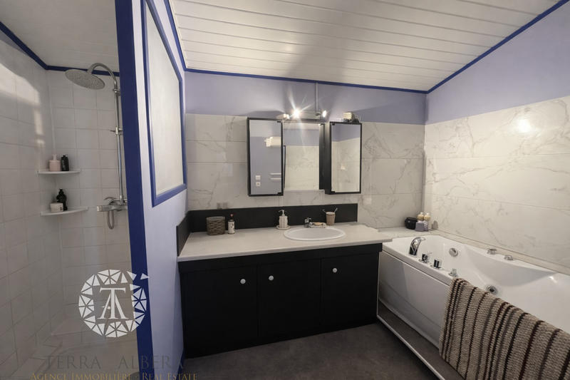 Villa - 360 m² - 12 pièces