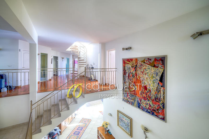 Propriété - 400 m² - 9 pièces