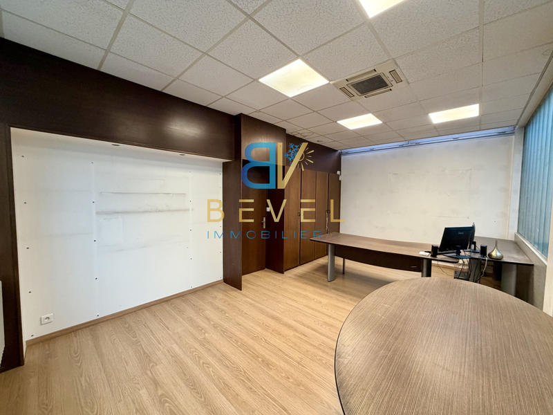 Local commercial - 111 m²