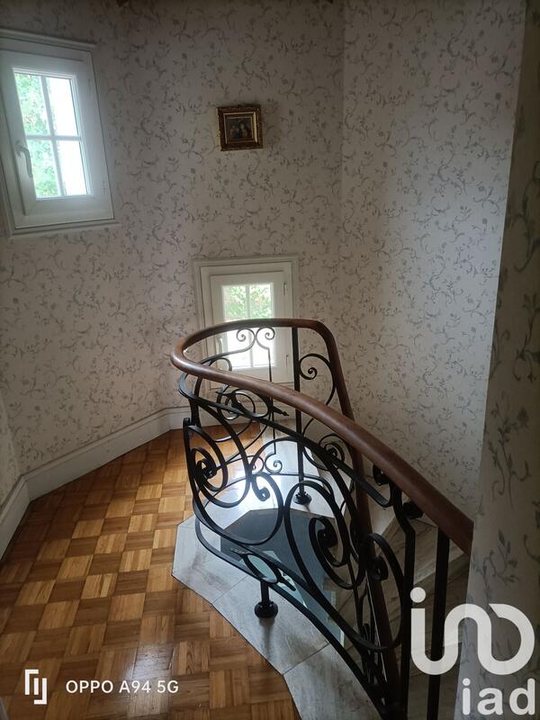 Maison - 168 m² - 9 pièces