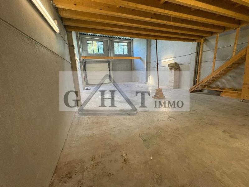 Entrepôt - 370 m²