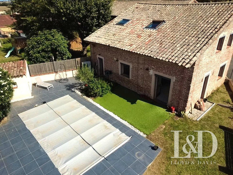 Maison - 200 m² - 6 pièces