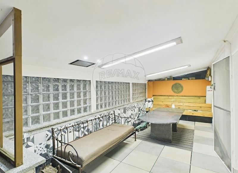 Maison - 180 m² - 8 pièces