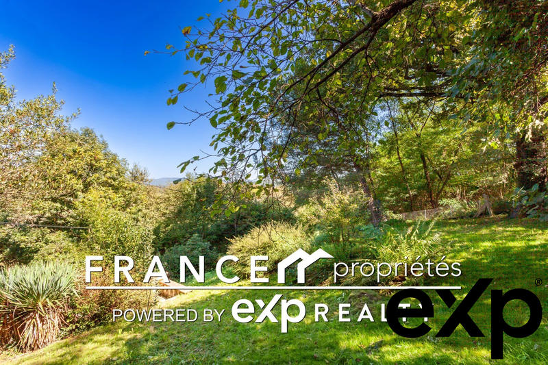 Maison - 223 m² - 7 pièces