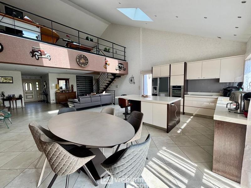 Maison - 229 m² - 5 pièces