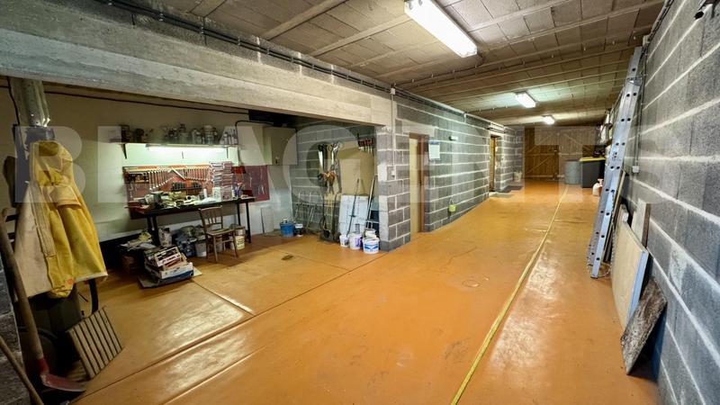 Maison - 231 m² - 7 pièces