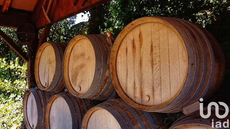 Maison - 1 458 m² - 34 pièces