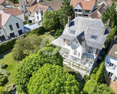 Maison de maîtres - 230 m² - 9 pièces