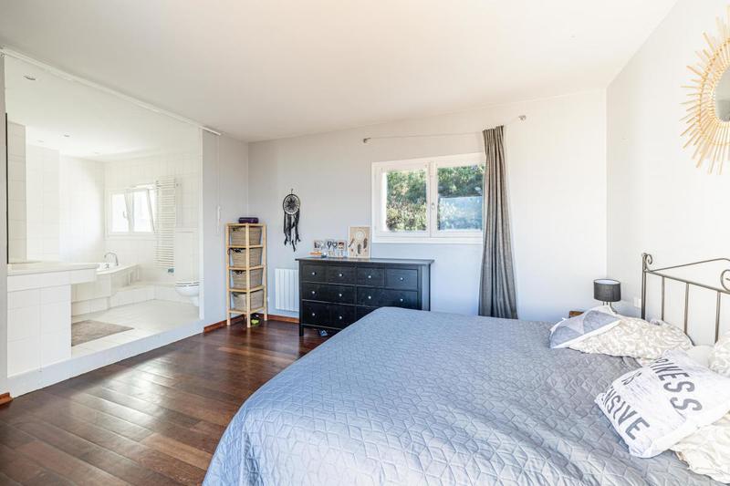 Maison - 242 m² - 5 pièces