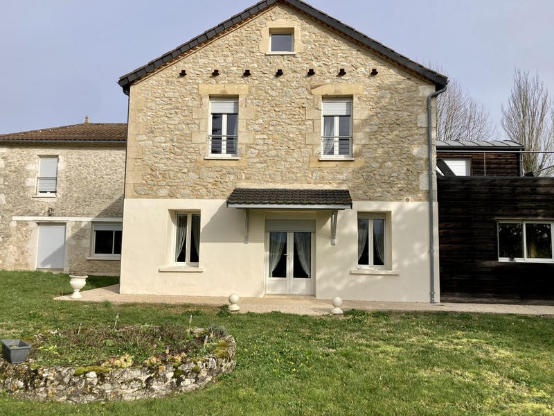 Maison contemporaine - 340 m² - 8 pièces