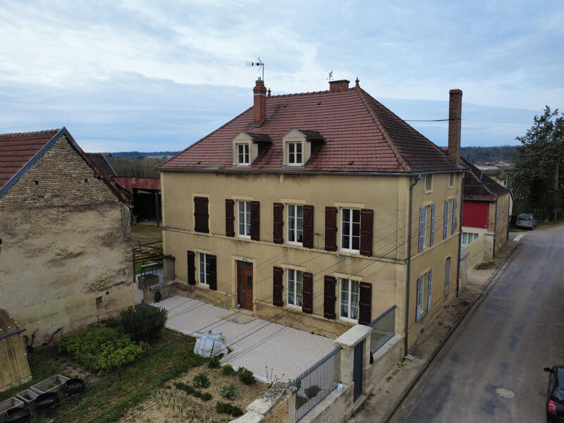 Maison - 207 m² - 6 pièces