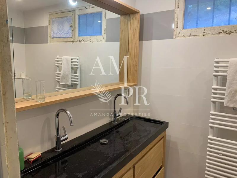 Maison - 230 m² - 7 pièces