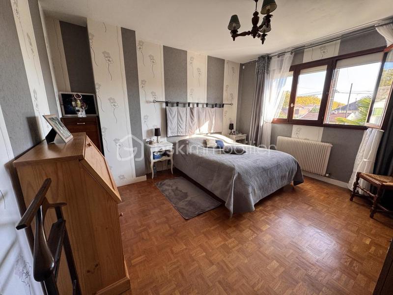 Maison traditionnelle - 168 m² - 9 pièces