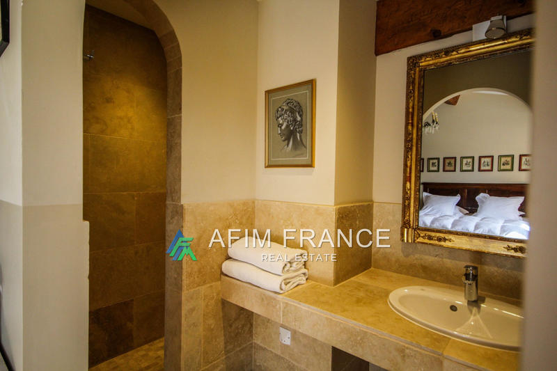 Demeure - 800 m² - 17 pièces