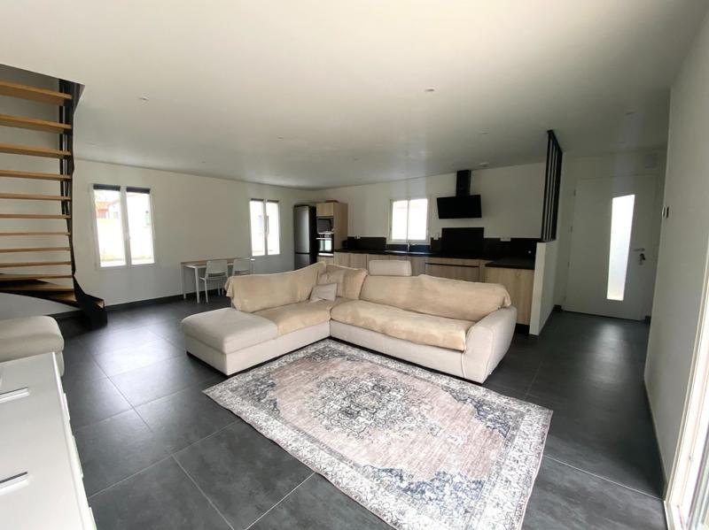 Maison - 102 m² - 4 pièces