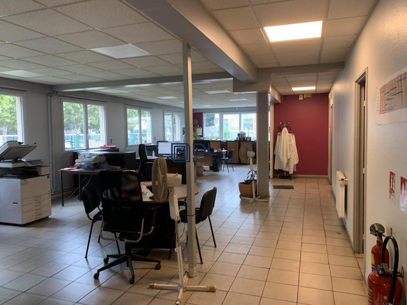 Entrepôt - 2 173 m²