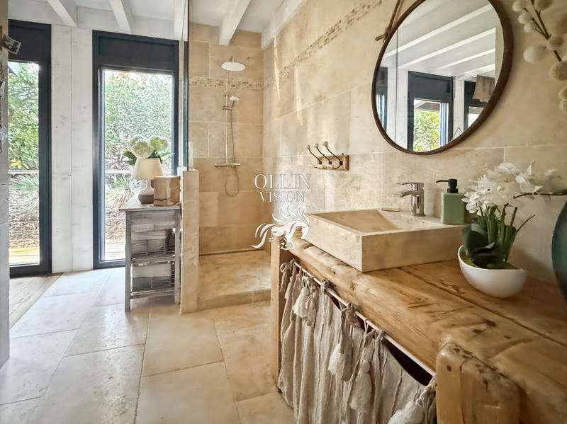 Villa - 302 m² - 9 pièces