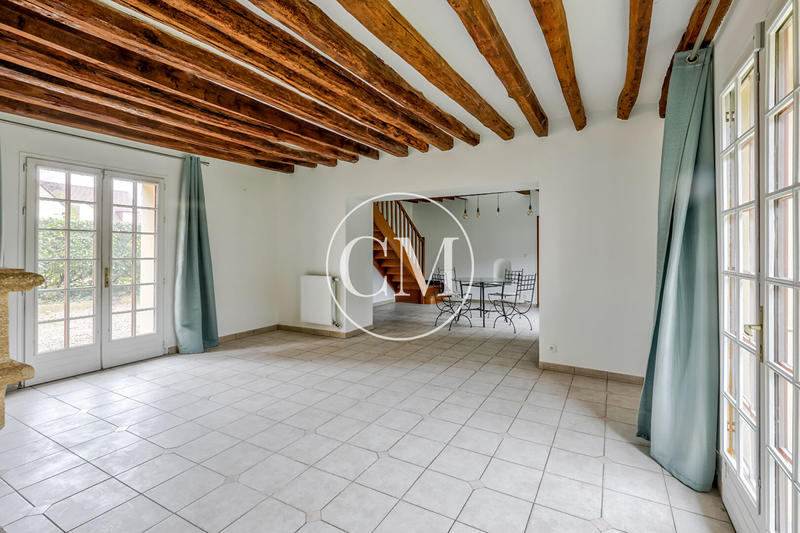 Maison - 288 m² - 8 pièces