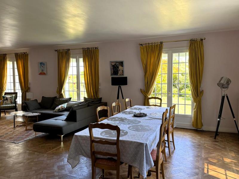 Maison - 300 m² - 9 pièces