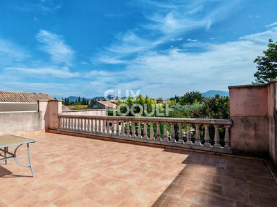 Maison - 220 m² - 5 pièces