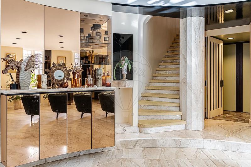 Maison d'architecte - 258 m² - 6 pièces