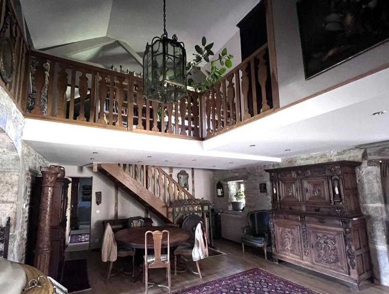 Maison - 430 m² - 10 pièces