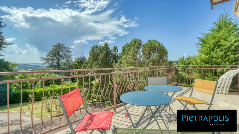 Maison - 220 m² - 9 pièces