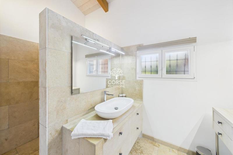 Villa - 325 m² - 11 pièces