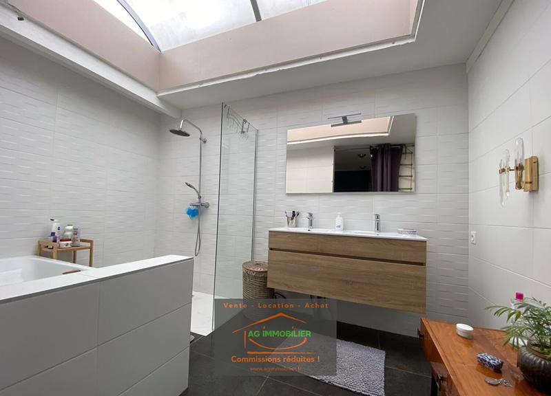 Maison - 341 m² - 9 pièces