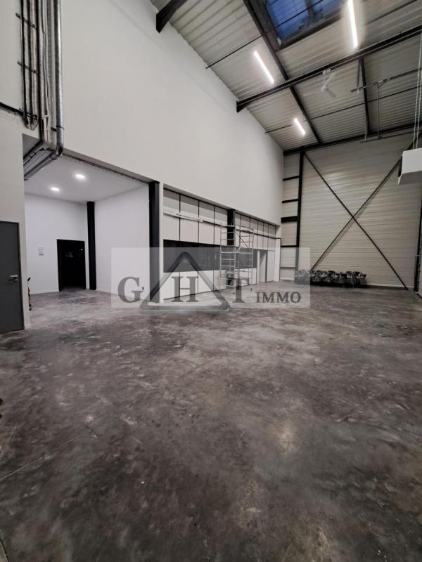 Entrepôt - 829 m²