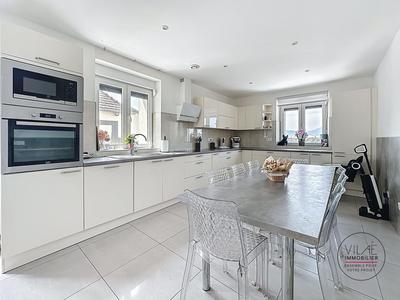 Maison - 220 m² - 7 pièces