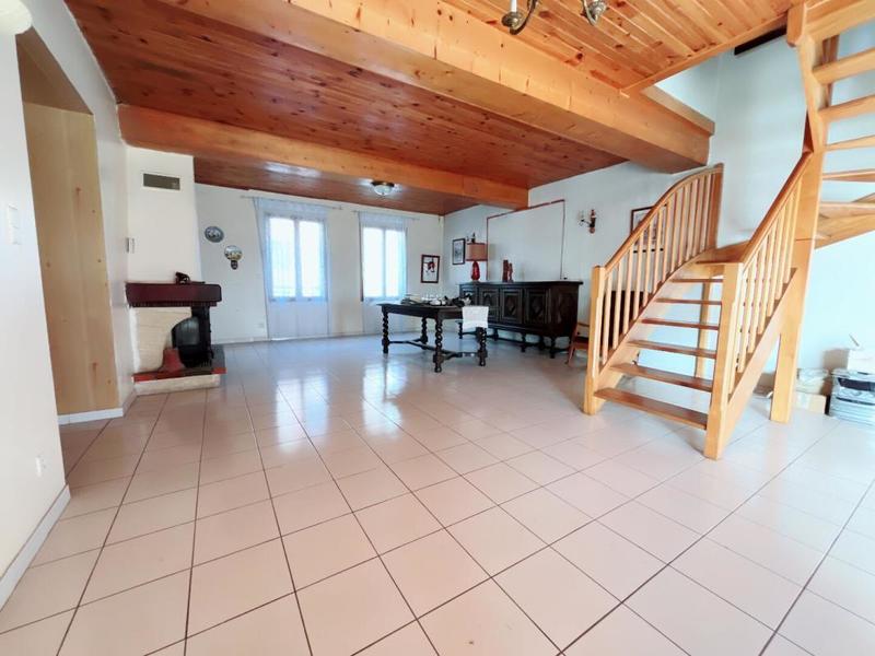 Maison - 230 m² - 6 pièces