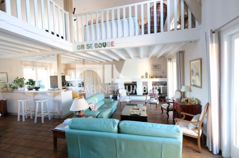 Maison - 214 m² - 7 pièces