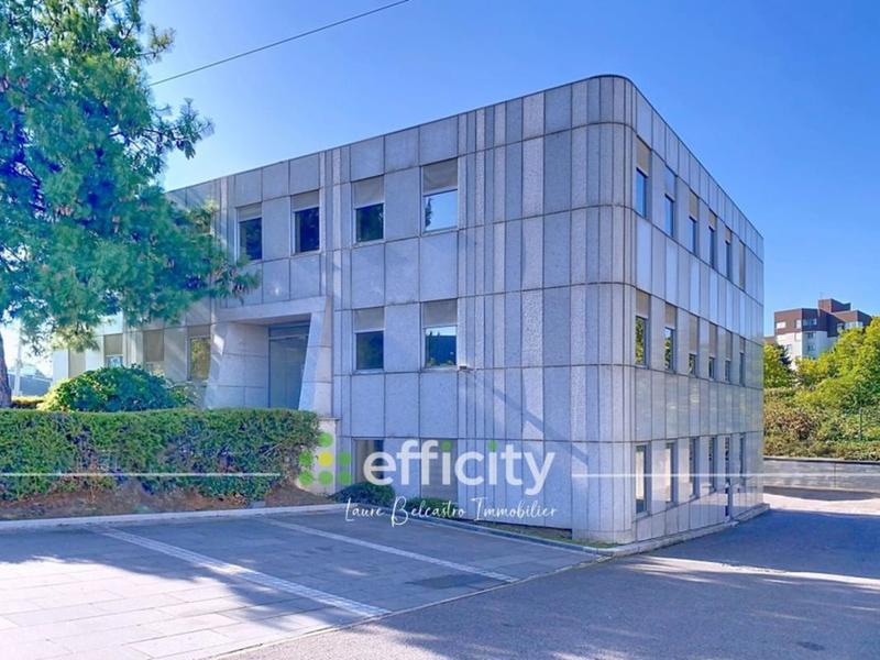 Local d'activité / Entrepôt - 670 m² - 25 pièces