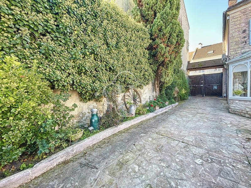 Maison ancienne - 316 m² - 8 pièces