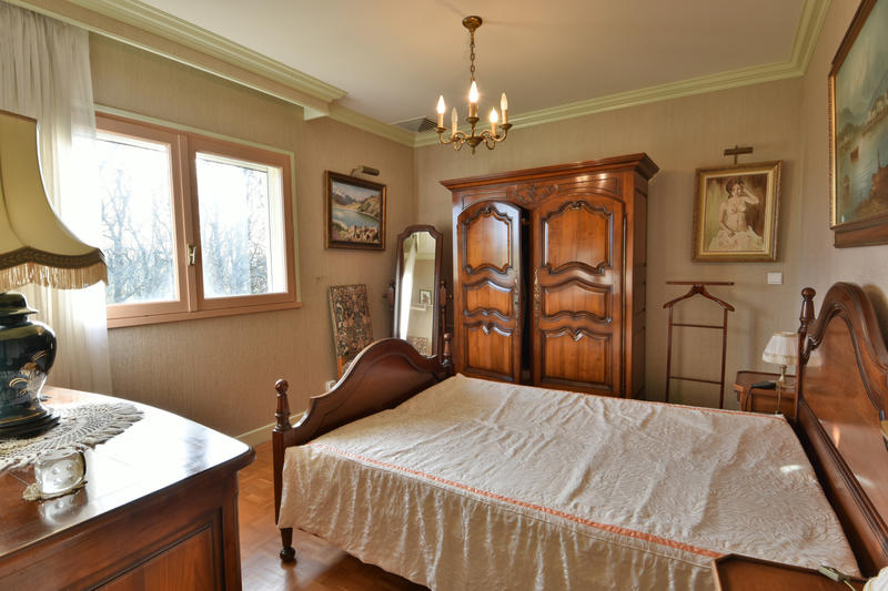 Maison - 240 m² - 11 pièces