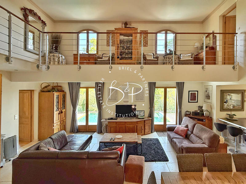 Maison - 209 m² - 8 pièces