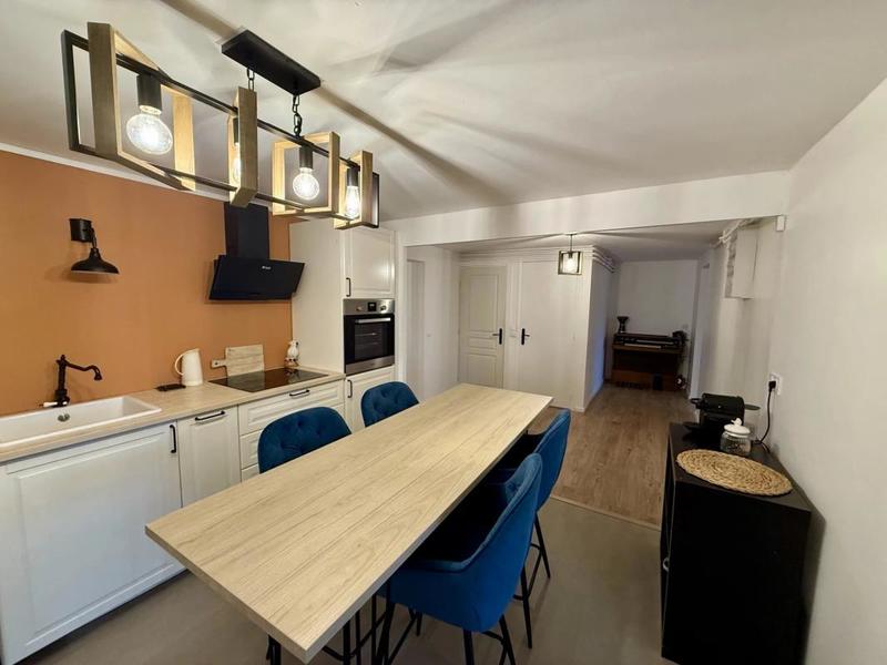 Maison - 265 m² - 12 pièces