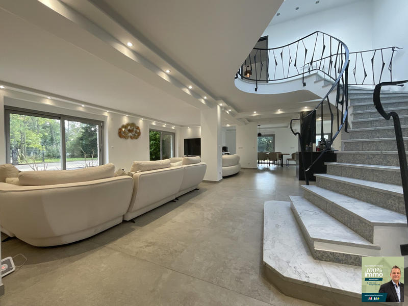 Villa - 486 m² - 11 pièces