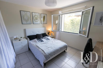 Maison - 240 m² - 11 pièces