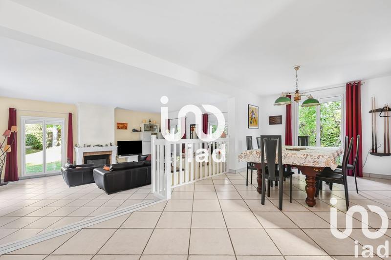 Maison - 230 m² - 8 pièces