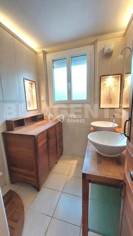 Maison - 295 m² - 9 pièces